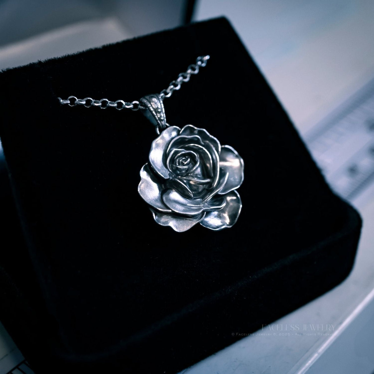 Dévotion - Pendentif rose en argent sterling