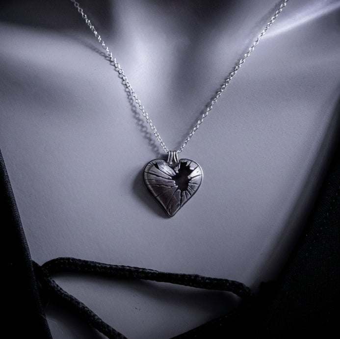 Shatter - Collar de corazón roto de plata de ley