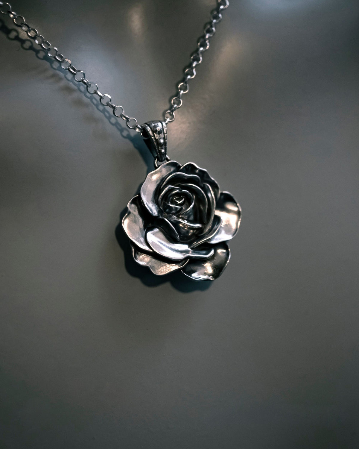 Dévotion - Pendentif rose en argent sterling