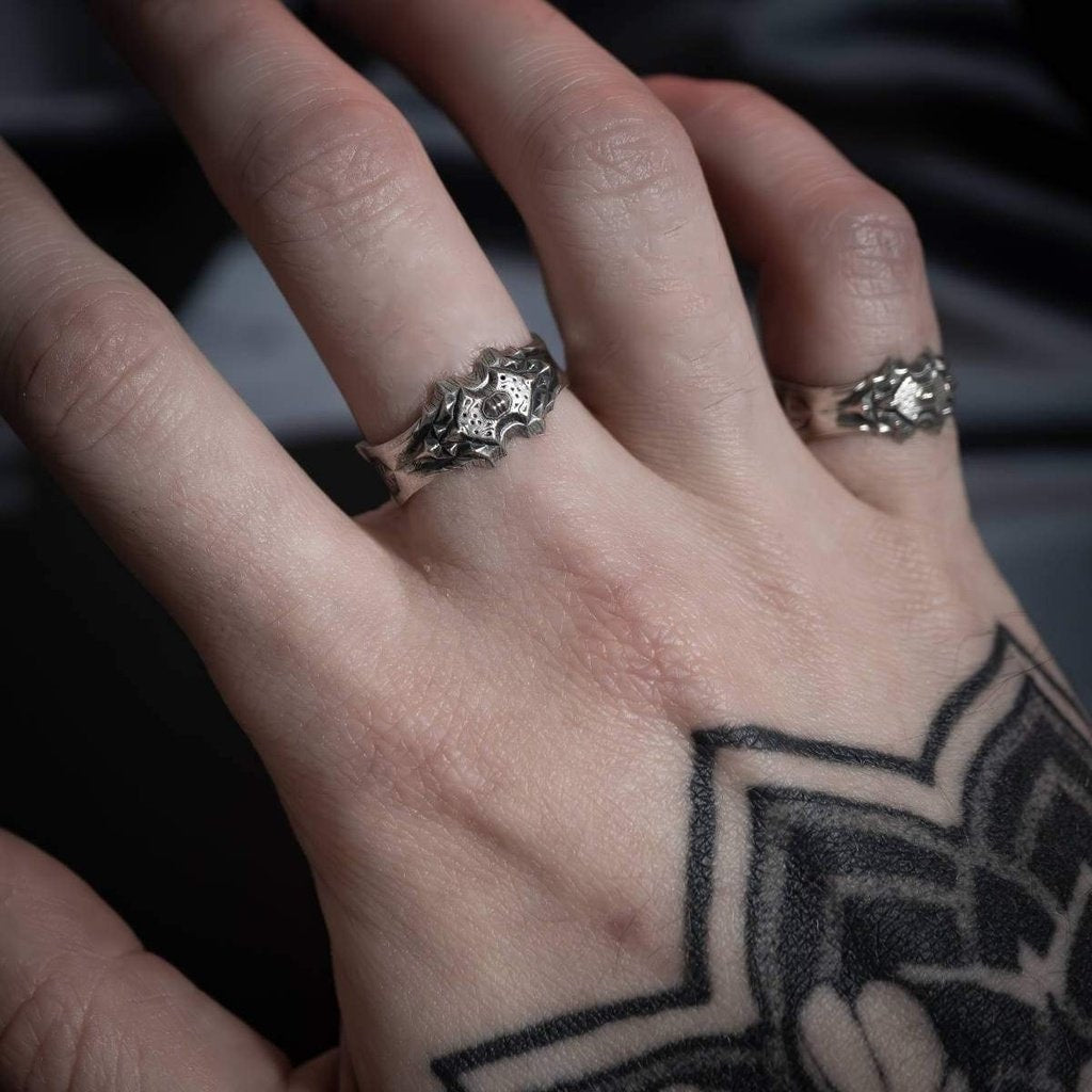 Ring of the Dark King - Faceless Jewelry - alternative and gothic dark jewelry - for the mysterious and fantastical - take it&